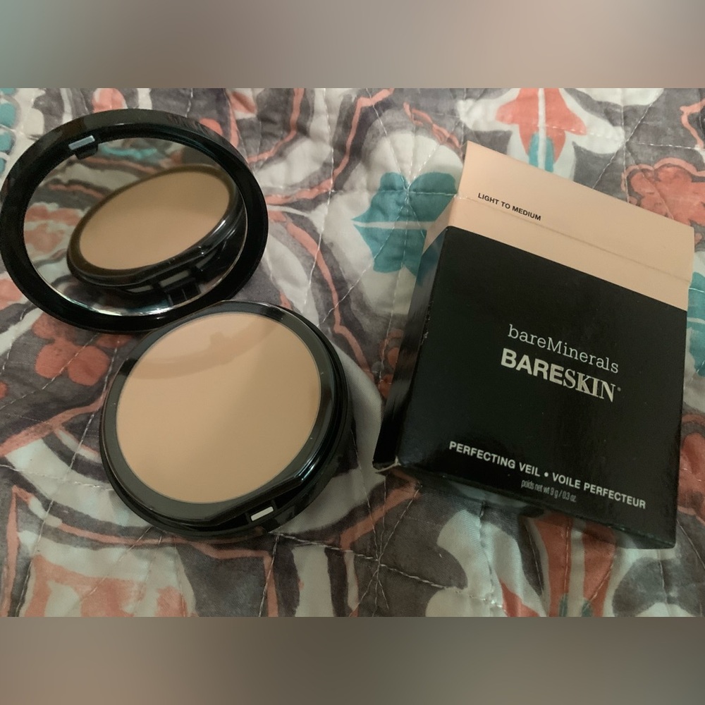 bareMinerals BARESKIN Perfecting Veil - Light to Medium Shade